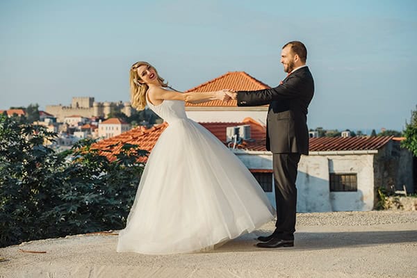 romantic-fall-wedding-rhodes-white-hues-elegant-gold-details--_04