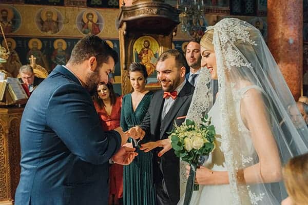 romantic-fall-wedding-rhodes-white-hues-elegant-gold-details--_22