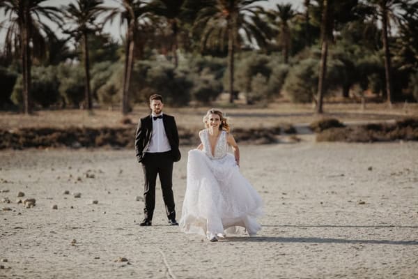 romantic-summer-wedding-larnaca-hydrangeas-dusty-pink-details-_01x