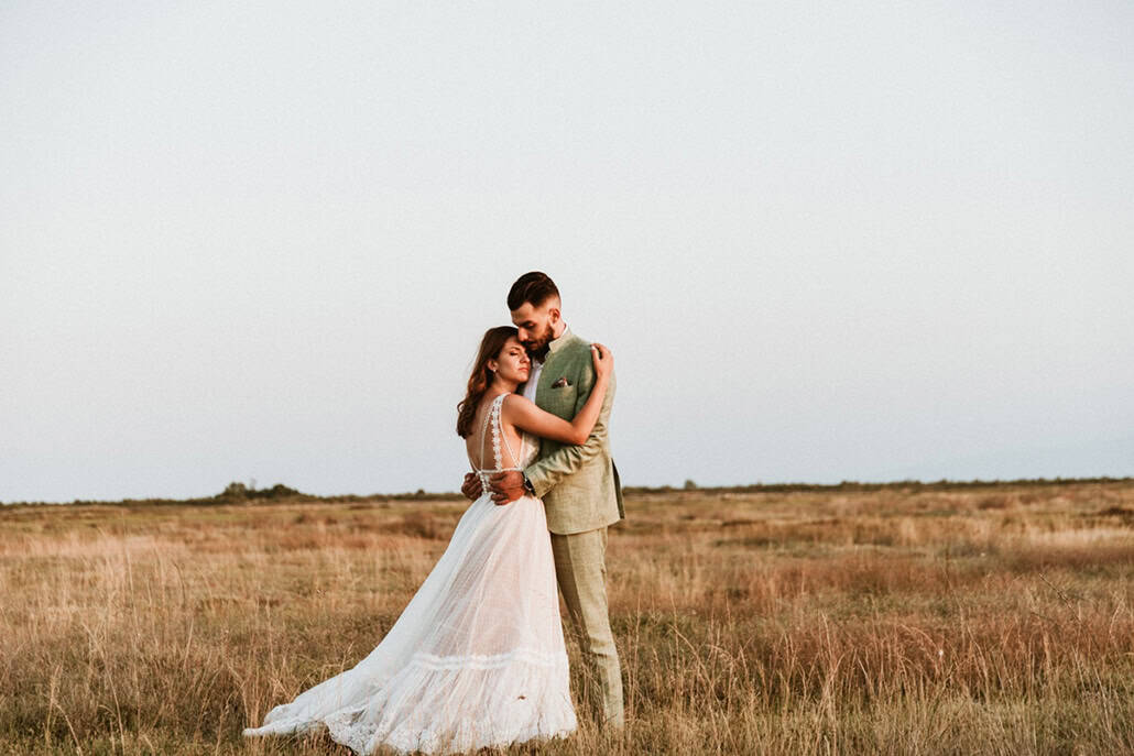 Ρουστίκ καλοκαιρινός γάμος στην Θεσσαλονίκη με λεβάντα και παιώνιες │ Ιωάννα & Δήμος