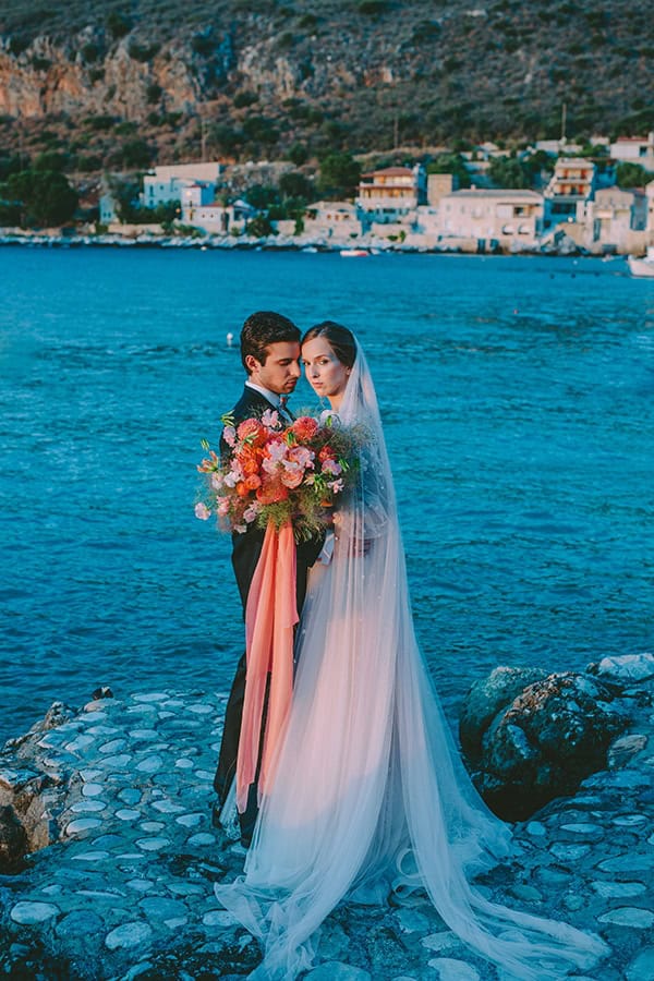 stunning-colorful-styled-shoot-mani_06z