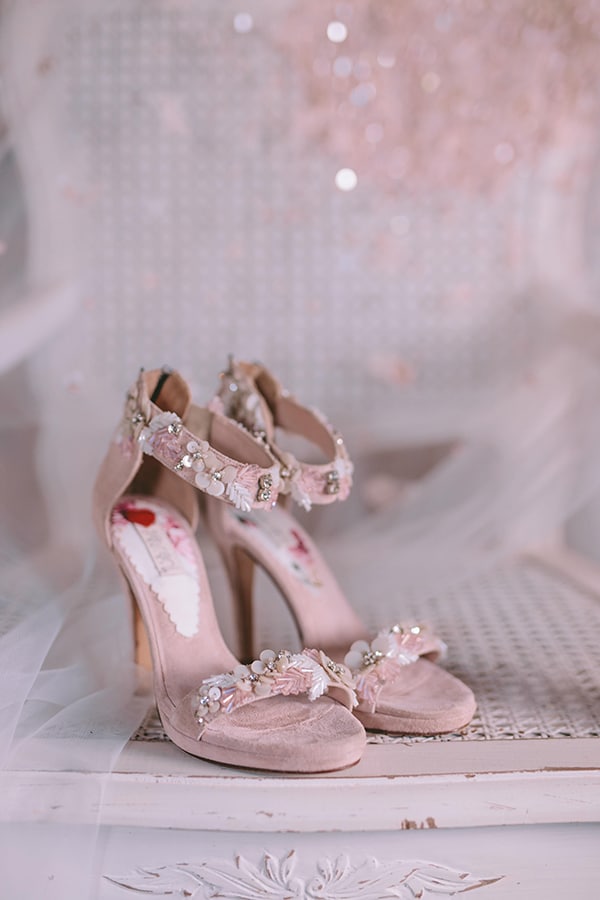 stunning-colorful-styled-shoot-mani_18x