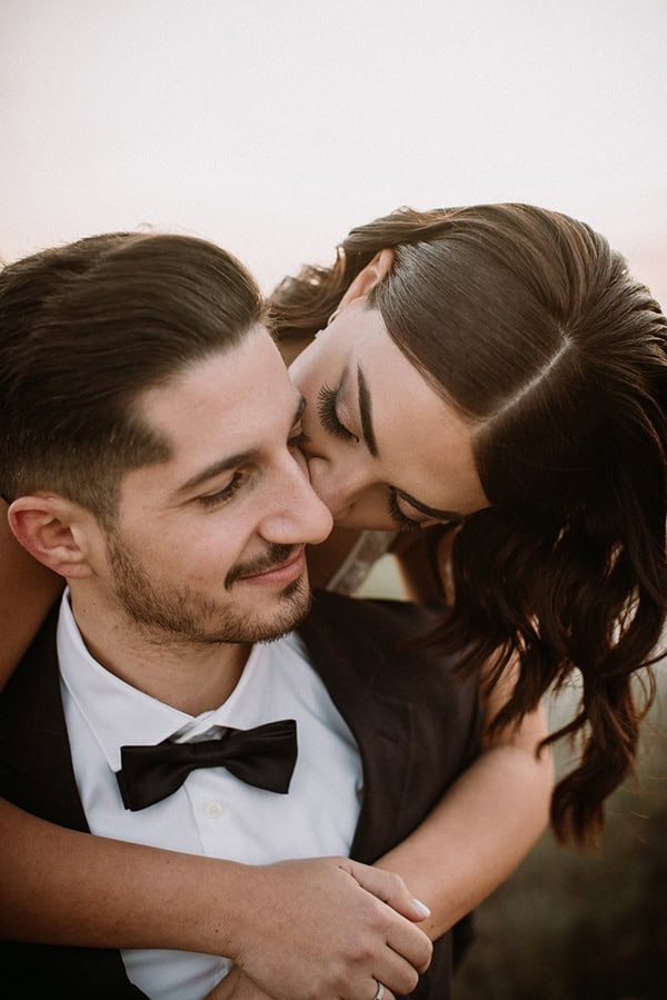 autumn-wedding-nicosia-pastel-white-flowers_01x