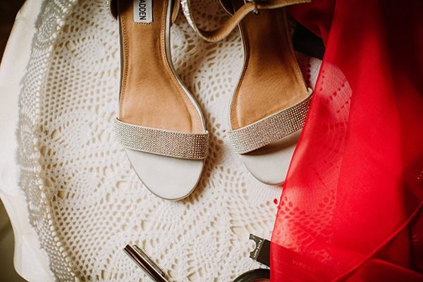 autumn-wedding-nicosia-pastel-white-flowers_02x