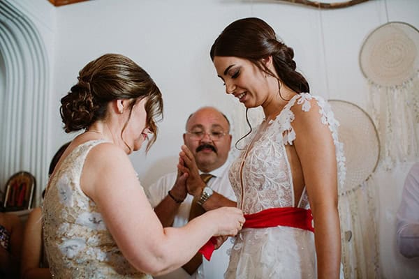 autumn-wedding-nicosia-pastel-white-flowers_05