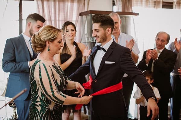 autumn-wedding-nicosia-pastel-white-flowers_07