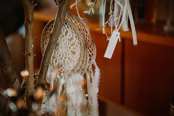 autumn-wedding-nicosia-pastel-white-flowers_11