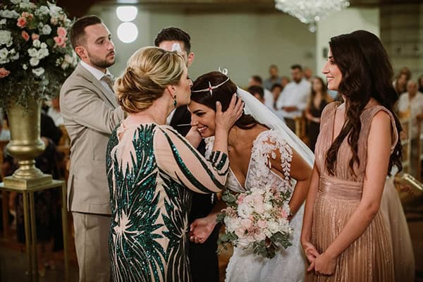 autumn-wedding-nicosia-pastel-white-flowers_17