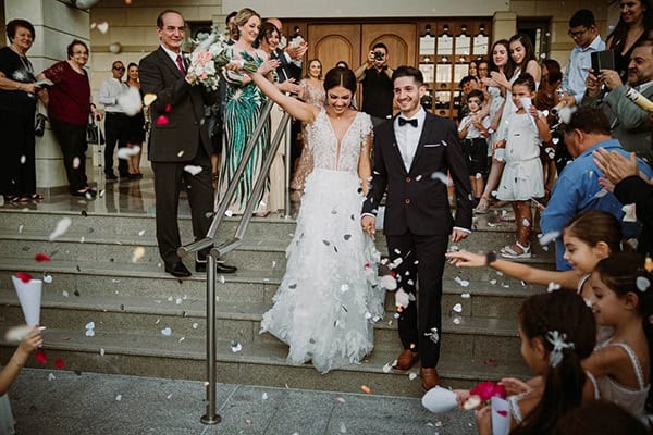 autumn-wedding-nicosia-pastel-white-flowers_18