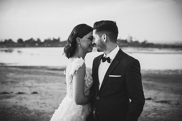 autumn-wedding-nicosia-pastel-white-flowers_25