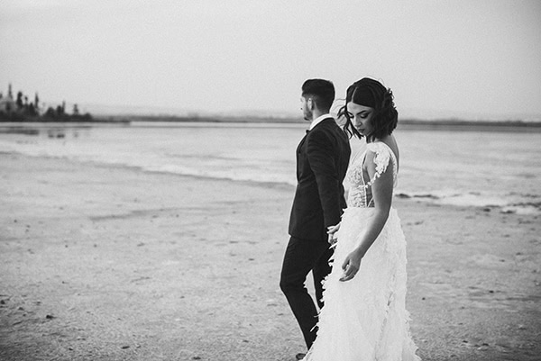 autumn-wedding-nicosia-pastel-white-flowers_26