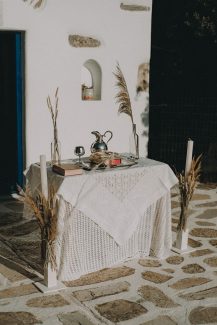 Bohemian στολισμός εκκλησίας για υπαίθρια τελετή γάμου