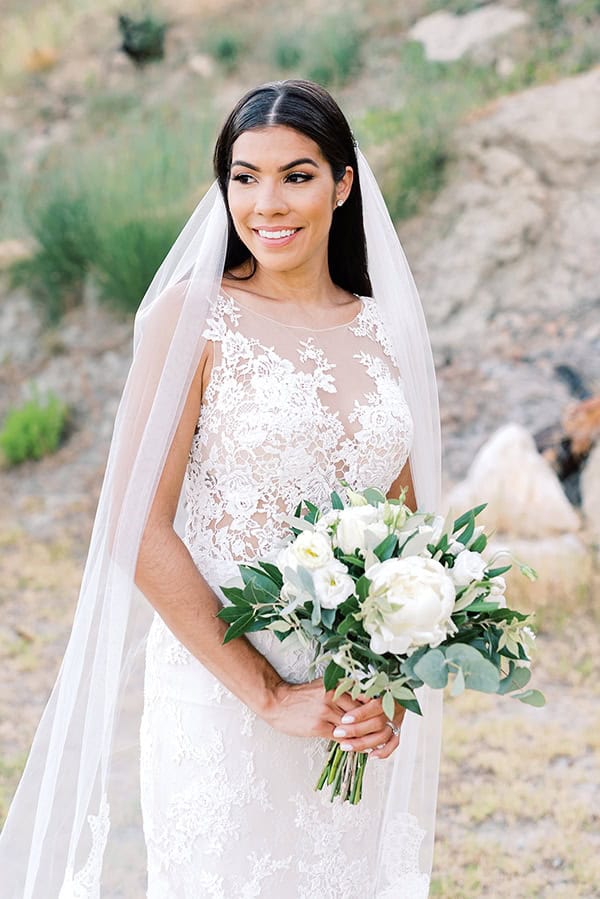 elegant-wedding-kefalonia-pretty-white-flowers_03x
