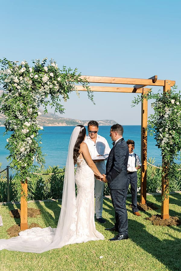 elegant-wedding-kefalonia-pretty-white-flowers_22