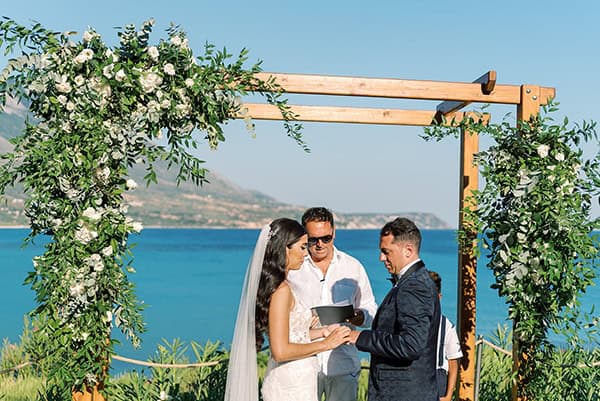 elegant-wedding-kefalonia-pretty-white-flowers_23