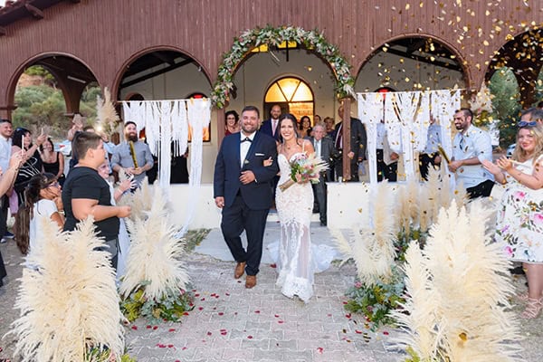 Μποέμ στολισμός εκκλησίας με pampas grass