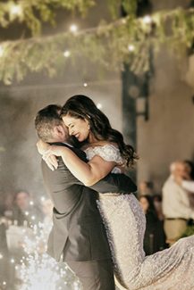 Ρομαντικός στολισμός δεξίωσης γάμου με string lights