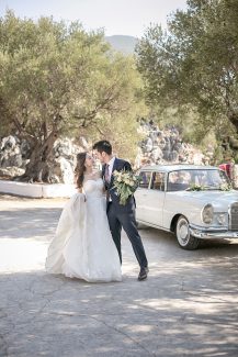 Πρωτότυπη ιδέα next day φωτογράφησης με antique αυτοκίνητο Πρωτότυπη ιδέα next day φωτογράφησης με antique αυτοκίνητο