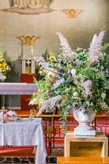 Εντυπωσιακοί αμφορείς με λουλούδια για στολισμό εκκλησίας