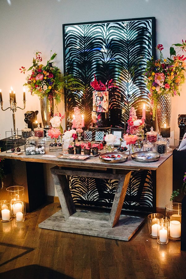 Πρωτότυπη ιδέα για θέμα γάμου που συμπεριλαμβάνει και animation character (batman) για τον γαμπρό