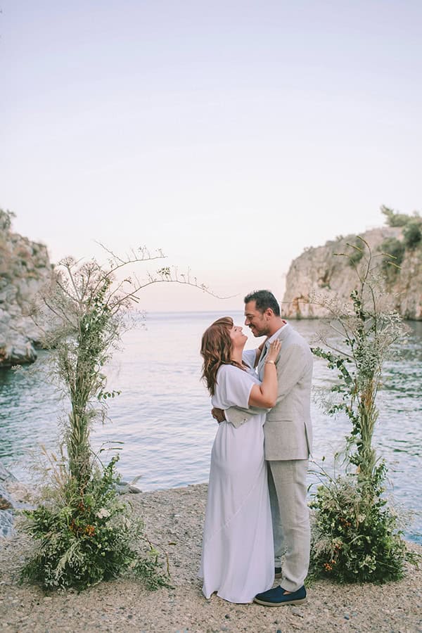 romantic-elopement-mani-stunning-sea-view_03x