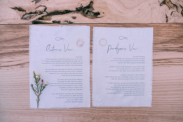 romantic-elopement-mani-stunning-sea-view_04x