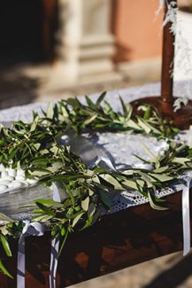 Πρωτότυπη ιδέα για στέφανα γάμου με αληθινά κλαδιά ελιάς