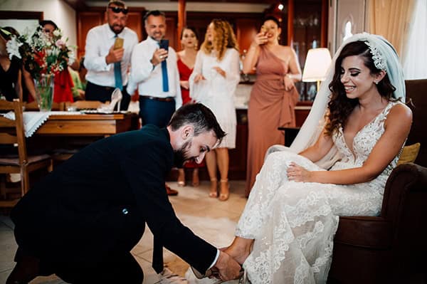 summer-wedding-ivory-roses-red-peonies_05