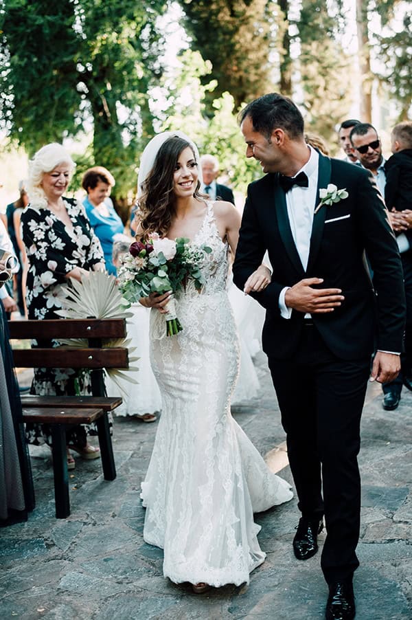 summer-wedding-ivory-roses-red-peonies_09