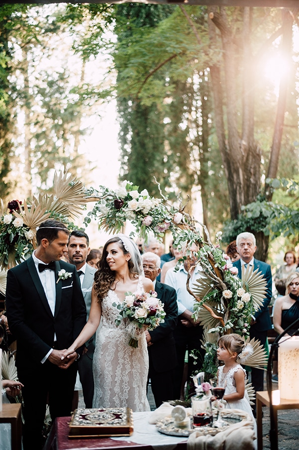 summer-wedding-ivory-roses-red-peonies_14