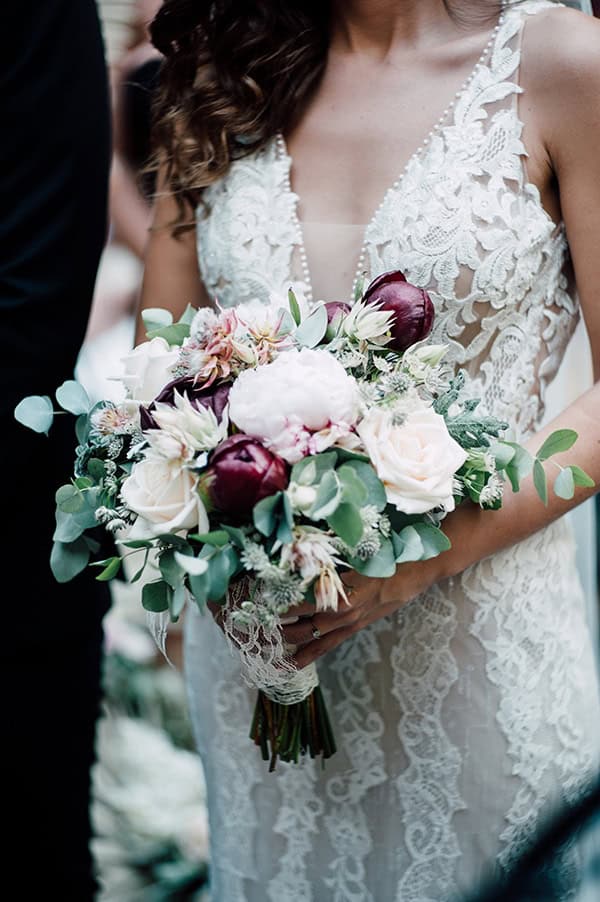 summer-wedding-ivory-roses-red-peonies_14x