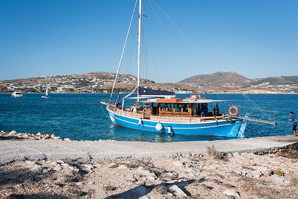 summer-wedding-paros-white-blue-hues_12
