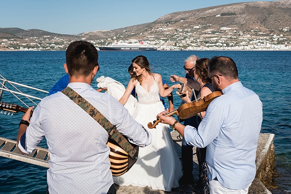 summer-wedding-paros-white-blue-hues_13