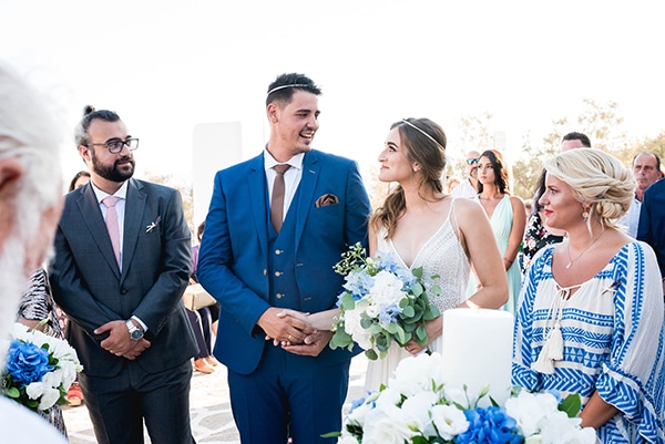 summer-wedding-paros-white-blue-hues_17