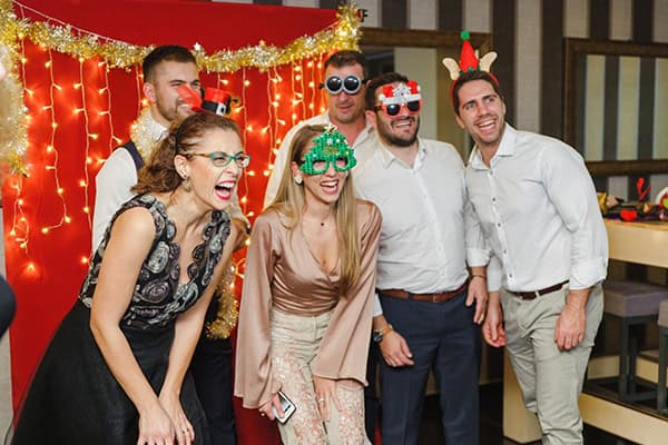 unique-fun-moments-wedding-party-facebooth_04