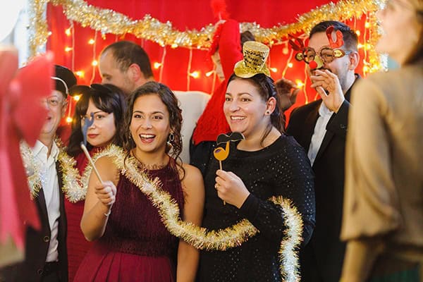 unique-fun-moments-wedding-party-facebooth_05