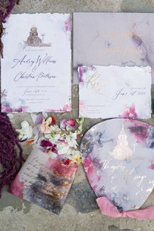 Μοντέρνα προσκλητήρια γάμου από Redgrass Invitations με watercolor πινελιές Μοντέρνα προσκλητήρια γάμου από Redgrass Invitations με watercolor πινελιές