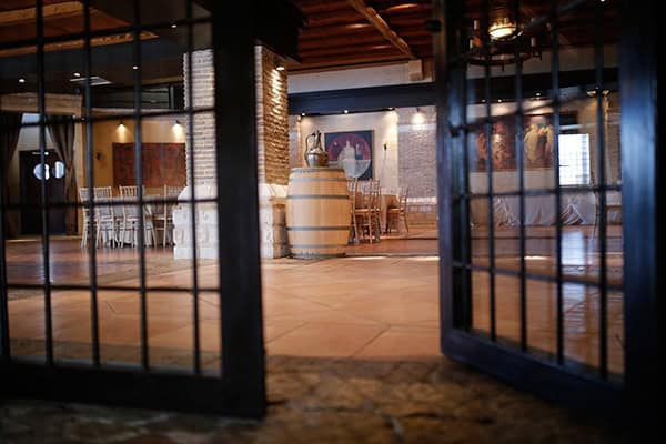 wedding-party-traditional-venue-_01x