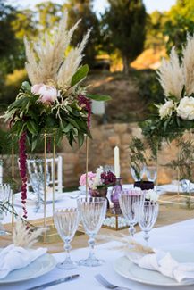 Στολισμός τραπεζιού δεξίωσης γάμου με pampas grass