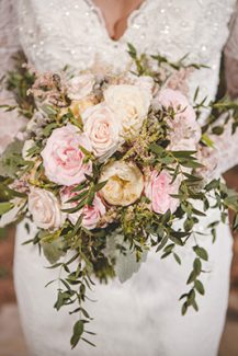 Νυφική ανθοδέσμη με david austin τριαντάφυλλα