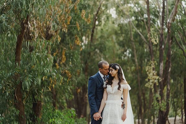 beautiful-fall-wedding-larnaca-white-flowers-greenery_01