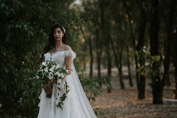 beautiful-fall-wedding-larnaca-white-flowers-greenery_05x