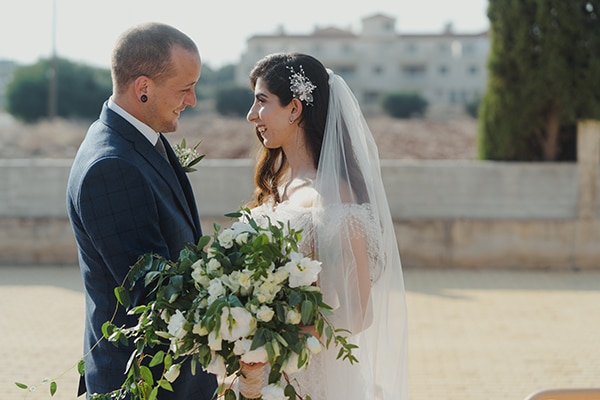 beautiful-fall-wedding-larnaca-white-flowers-greenery_15