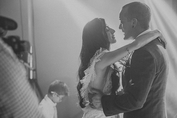 beautiful-fall-wedding-larnaca-white-flowers-greenery_27