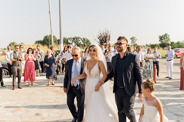 bohemian-summer-wedding-xanthi-pampas-grass-david-austin-roses_24