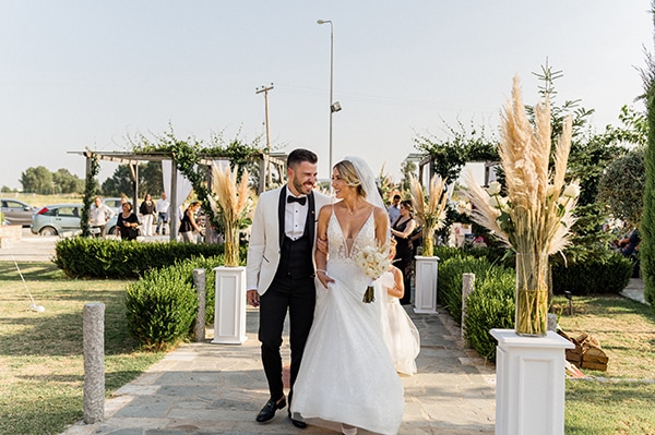 bohemian-summer-wedding-xanthi-pampas-grass-david-austin-roses_26