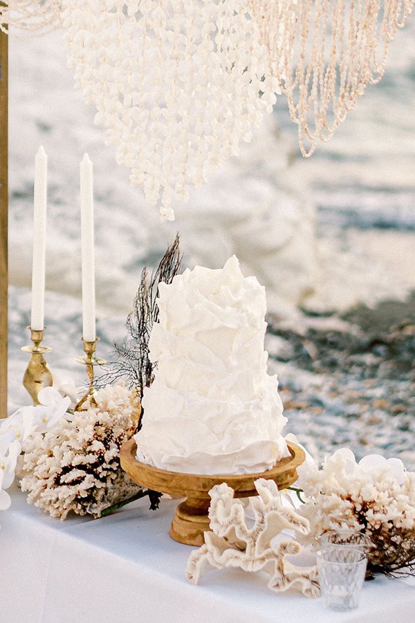 dreamy-styled-shoot-idyllic-location-sea-view_01w