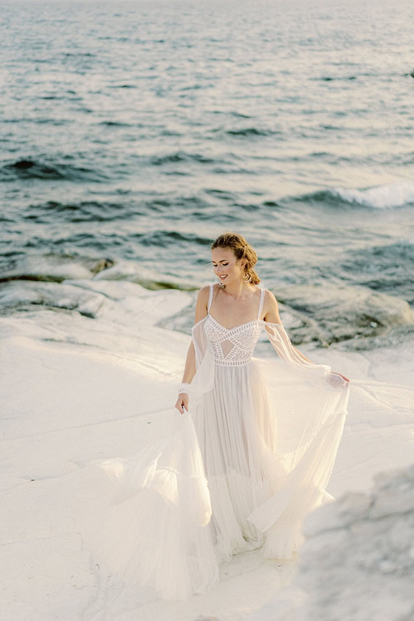 dreamy-styled-shoot-idyllic-location-sea-view_14