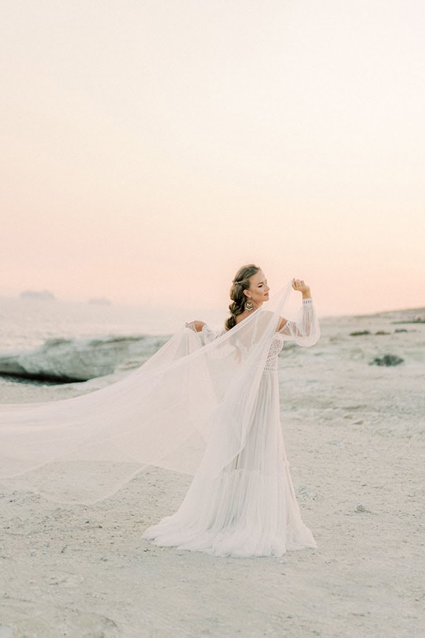 dreamy-styled-shoot-idyllic-location-sea-view_16