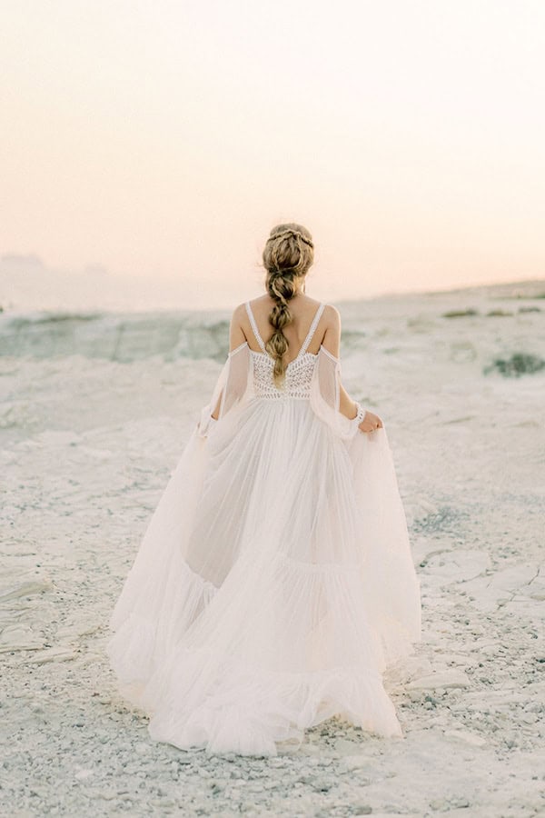 dreamy-styled-shoot-idyllic-location-sea-view_18